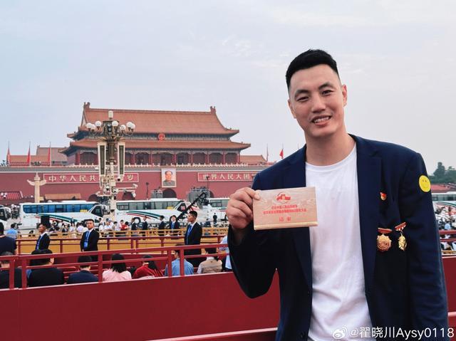 安卓iOS-青年榜样，北京男篮队长翟晓川现场观礼阅兵仪式